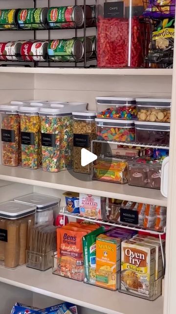 Walk In Kitchen Pantry Organization, Snacks Storage Ideas, Kitchen Storage Containers Ideas, Pantry Restock List, Pantry Organization Zones, Grocery Organization Ideas, Kitchen Snack Storage Ideas, Pantry Organization Videos, Food Storage Organization Ideas