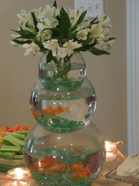 Stacked fishbowl centerpiece for boy baby shower with fish theme Bbq Baby Shower Ideas, Table Aquarium, Fishbowl Centerpiece, Fish Centerpiece, Bbq Baby Shower, Baby Shower Fishing, Tafel Decor, Sea Baby Shower, Baby Shower Bbq