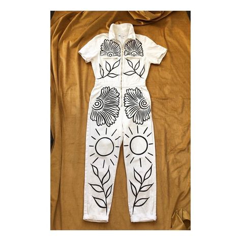 Hand Painted Jumpsuit, Patches On Jumpsuit, Painted Jumpsuit, Embroidery Jumpsuit, Painted Overalls, Reworked Clothing, Embroidered Jumpsuit, Hand Painted Clothing, Creative Clothes