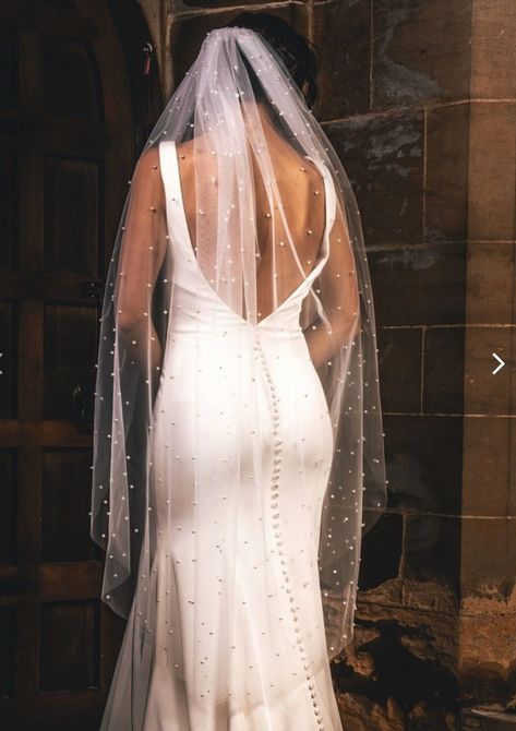 Wedding Veils With Hair Up Messy Buns, Pearl Embellished Wedding Dress, Pearl Veil Wedding, Jordans Wedding, Bridal Vail, Wedding Challenge, Modern Veil, Pearl Wedding Veil, Unique Wedding Veils