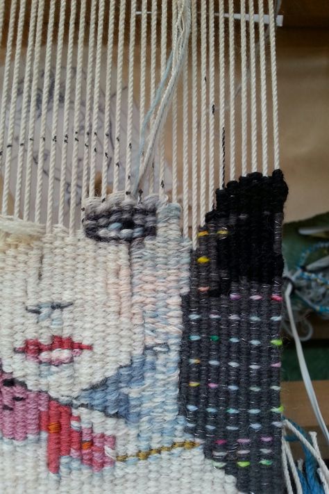 Work in progress #woventapestry @ rachelhine_art on instagram Paper Weave Art, Tapestry Loom Weaving, Art Weaving, Tapestry Loom, Weaving Loom Projects, Creation Art, Weaving Tutorial, Paper Weaving, Diy Weaving