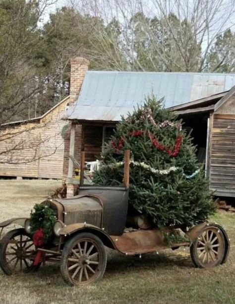 Old Fashioned Christmas Old Fashion Christmas Tree, Old Time Christmas, Prim Christmas, Old Fashioned Christmas, Christmas Truck, Tree Farm, Christmas Tree Farm, Old Car, Christmas Scenes