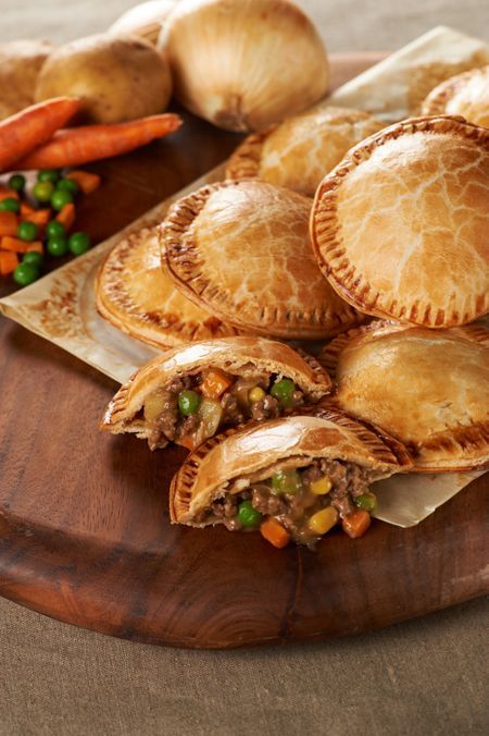 Hand Pie Recipes, Kinds Of Pie, Hand Pie, Shepherds Pie Recipe, Pies Maker, Shepherd's Pie, Hand Pies, Meat Pie, Shepherds Pie