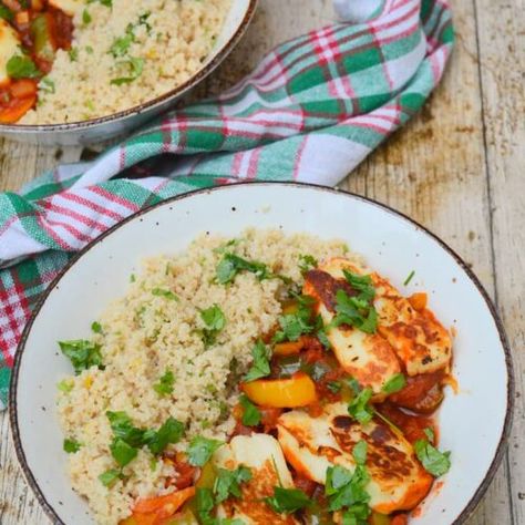 Halloumi Shakshuka with Couscous - Tin and Thyme Halloumi Shakshuka, Hello Fresh Dinners, Everyday Dinners, Meal For Two, Shakshuka Recipes, Quick Delicious Meals, Tomato Dishes, Low Calorie Dinners, Hello Fresh Recipes