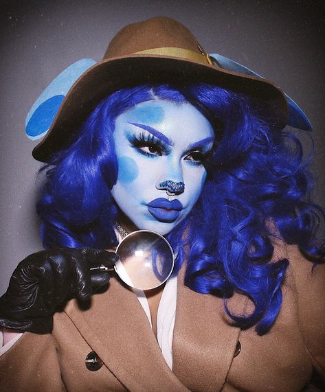 Blues clue detective makeup by: @laurrrelyse on Twitter Blues Clues Costume, Simple Cosplay Ideas, Blues Clues Characters, Clue Costume, Easy Cosplay, Holiday Makeup Looks, Blue Costumes, Creepy Halloween Decorations, Private Eye