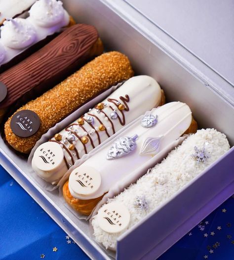 Eclair Recipe, Macaroon Cookies, Food Business Ideas, Italian Bakery, Christmas Cake Recipes, Dessert Shop, Fancy Desserts, Dessert Decoration, Eclairs