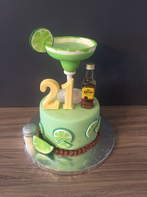 Vanilla fondant with modeling chocolate lime and salt shaker.  Gum paste martini glass. Margarita Cake Design Birthday, Cocktail Cake Design, Margarita Cake Design, Birthday Cake Margarita, Martini Cake Design, Tequila Birthday, Gin And Tonic Cake, Tequila Cake, Martini Cake