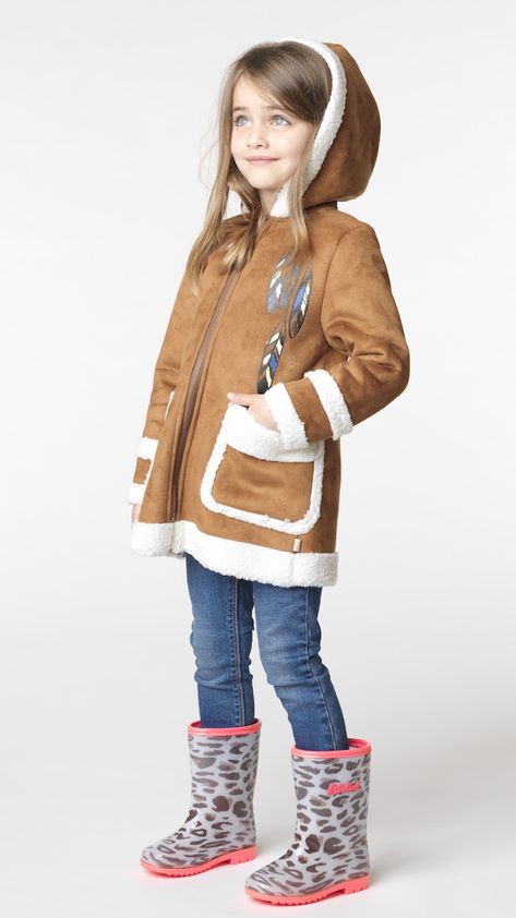 Billieblush niña, catálogo de invierno para esta temporada - Minimoda.es-Blog Moda Infantil Fur Leather Jacket, Baby Coat, Sheepskin Coat, Kids Coats, Baby Boy Fashion, Barbie Clothes, Girls Clothes, Kids' Dresses