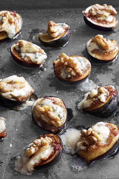 Figs with Walnuts and Gorgonzola- TownandCountrymag.com Filling Appetizers, Clean Eating Thanksgiving, Thanksgiving Appetizers Easy, Gluten Free Puff Pastry, Thanksgiving Appetizer Recipes, Easter Appetizers, Make Ahead Appetizers, Thanksgiving Appetizers, Dinner Appetizers