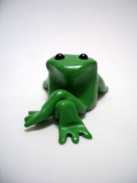 Ceramic Frogs, Sculpture Art Clay, Clay Diy Projects, Clay Crafts Air Dry, Polymer Clay Animals, Pottery Crafts, Cute Clay, Clay Art Projects, Ceramic Pots