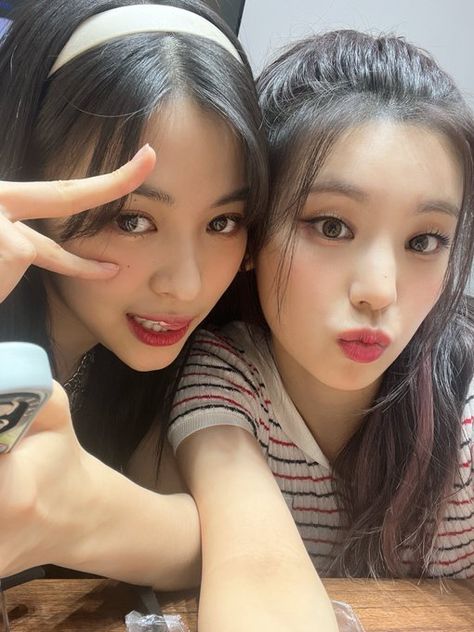 Chuncheon, Girls Together, Pop Photos, Best Kpop, Best Friends Forever, Friend Pictures, Girl Icons, Kpop Girl Groups, South Korean Girls