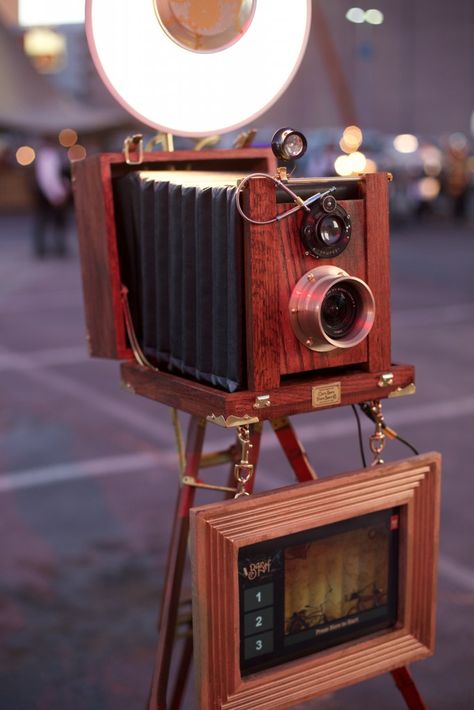 Picture Booth, Open Air Photo Booth, Photo Booth Business, Photo Booth Design, Photo Booth Company, Vintage Photo Booths, Photobooth Pictures, Box Camera, Old Cameras