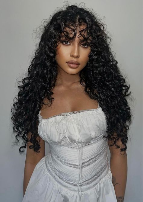 Egyptian Curly Hair, Waist Length Curly Hair, Long Curly Hair Women, Latina Curly Hair, Latina Aesthetic Hair, Curly Hair Latina, Long Hair Curly, Long Curly Haircuts, Italian Hair