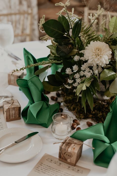 Peter Pan Table Centerpieces, Peter Pan Themed Wedding, Tinkerbell Wedding, Neverland Wedding, Peter Pan Wedding, Peter Pan Decor, Forest Decorations, Disney Themed Wedding, Enchanted Forest Decorations