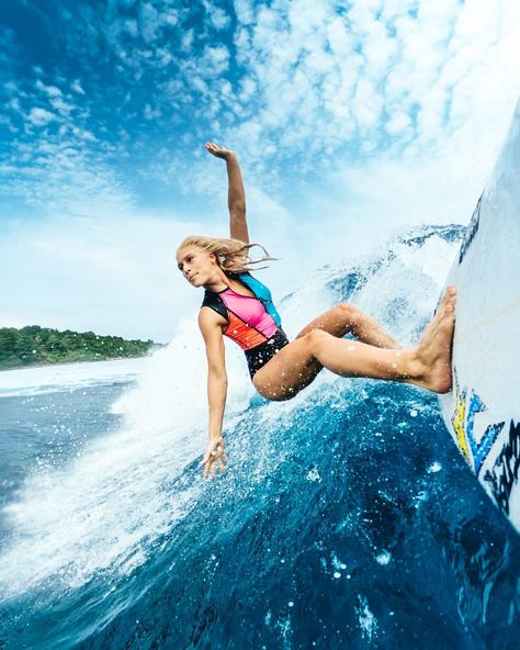 Tatiana Weston-Webb (@tatiwest) on Instagram Girls Surfing, Girl Surfer, Surf And Skate, Memes Love, Female Surfers, Surfing Photos, Surfing Pictures, Beach Surfing, Love Lifestyle