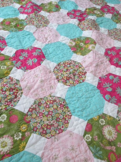 Snowball Quilt Block, Flowering Snowball Quilts, Snowball Block, Octagon Quilt, Missouri Star Quilt Company Tutorials, Liberty Quilt, Snowball Quilts, Hexagon Quilt Pattern, Clothes Art