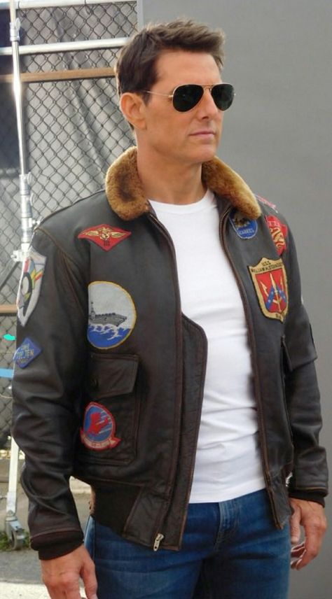 Tom Cruise Maverick, Tom Cruise Hair, Tom Cruise Hot, Tom Cruise Movies, British Style Men, نظارات شمسية, Evolution Of Fashion, Mens Fashion Casual Outfits, Flight Jacket