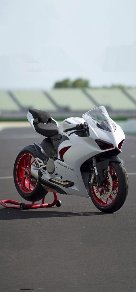 Ducati Panigale V2 Wallpaper, Ducati Panigale V4 Wallpapers Hd, Ducati Wallpaper Iphone, Honda Sport Bikes, Ducati Panigale V2, Ducati Motorbike, Ducati 1199 Panigale, Ducati Cafe Racer, Ducati Sport Classic