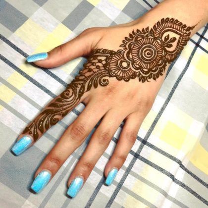 Mehndi Designs For Left Hand, Mehndi Designs Finger, Henna Hand Designs, New Mehandi, Tattoos About Mom, Small Wave Tattoo, Latest Arabic Mehndi Designs, Easy Mehndi Designs, Simple Arabic Mehndi