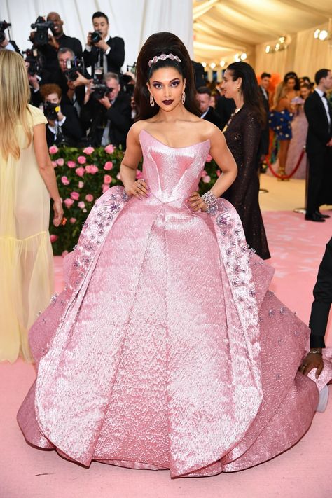 Met Gala 2019: Every Single Camp-Themed Look From the Red Carpet | Glamour Deepika Wedding, Deepika Padukone Dresses, Rihanna Dress, Dipika Padukone, Celebrity Halloween, Met Gala Dresses, Shreya Ghoshal, Pink Ball Gown, Deepika Padukone Style