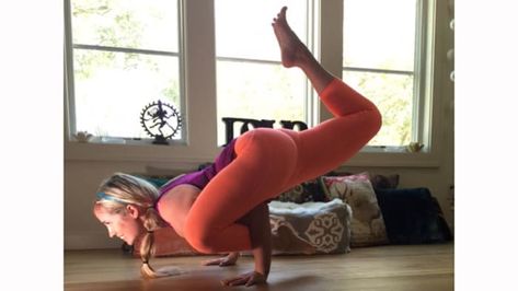 Kathryn Budig Flying Lizard Flying Lizard Pose, Arm Balance Yoga Poses, Locust Pose, Arm Yoga, Yoga Chart, Yoga Arm Balance, Kathryn Budig, Flying Lizard, Arm Balance