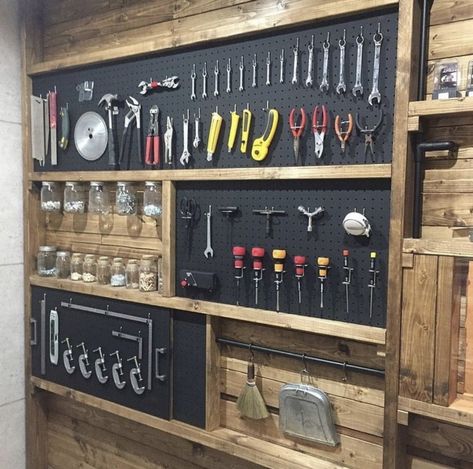 105 Genius Home Organization Ideas | Chaylor & Mads Small Space Tool Storage Ideas, Scene Shop Organization, Workbench Add Ons, Workshop Pegboard Organization, Garage Organization Ideas Workshop, Garden Shelving, Garage Storage Hacks, Arbejdsplads Garage, Storage Hacks Diy