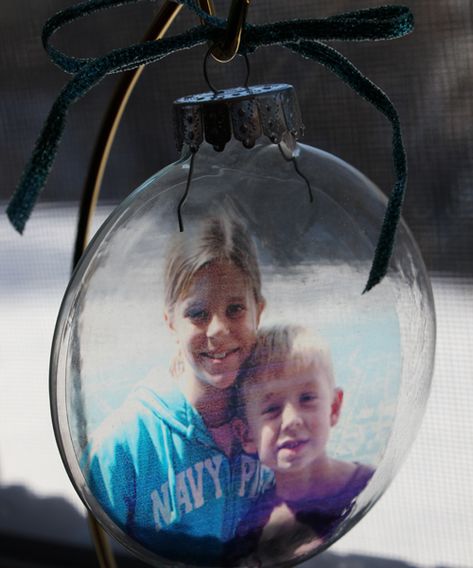 ornament transparency photo | Do you have a beautiful homemade Christmas gift idea? Submit blog ... Diy Photo Ornaments, Picture Christmas Ornaments, Floating Ornaments, Picture Ornaments, Clear Ornaments, Photo Christmas Ornaments, Homemade Ornaments, Custom Ornaments, Ornament Tutorial