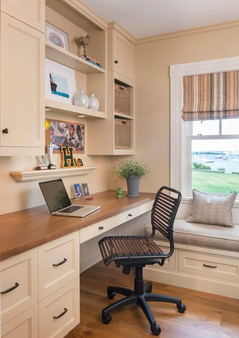 Tour a Harbor Cottage with Coastal Style | Town & Country Living Built In Bench Seating, Office With A View, Built In Cabinet, Corporate Office Design, Small Home Offices, Small Home Office, Built In Bench, Craft Room Office, Built In Desk