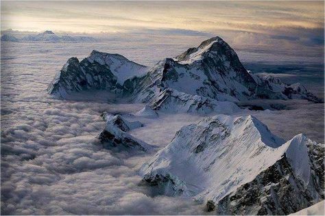 On the top of Mount Everest Gunung Everest, Himalayas Nepal, Monte Everest, Earth Pictures, The Mountains Are Calling, Mountain Climbing, Top Of The World, Mountain Landscape, Wonders Of The World