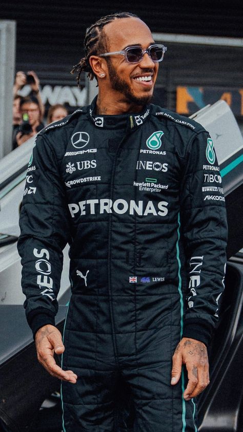 F1 Journal, Hamilton Lewis, Drake Fashion, Hamilton Outfits, F1 Hamilton, F1 Mercedes, Hamilton F1, Lewis Hamilton Formula 1, F1 Lewis Hamilton