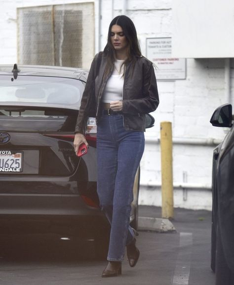 Kendall Jenner Jeans, Kendall Jenner Street Style, Lazy Day Outfit, Kendall Jenner Outfits, Jenner Style, Kendall Jenner Style, Fall Street Style, West Hollywood, Comfy Casual