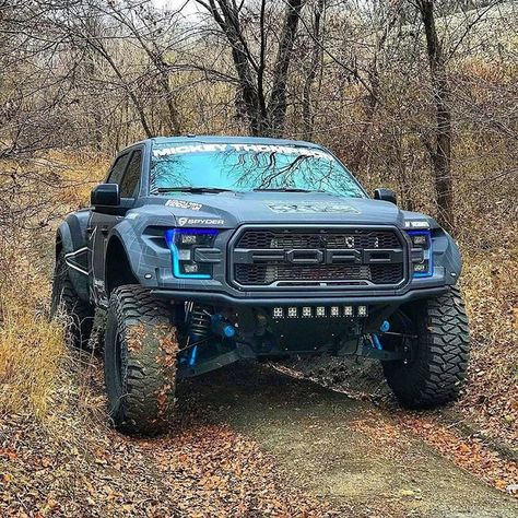 Tuning For Life auf Instagram: „•What about the raptors? 🔥😍 •Ford F150 Raptor •👉follow @wrappedwheels for more 🔥 . . . . #ford #fordf150 #raptor #raptortuning #f150…“ Ford Raptor Offroad, Ford Raptor Custom, Truk Ford, Raptor Ford, Mobil Off Road, Raptor Truck, Truck Life, Ford Ranger Raptor, Ranger Truck