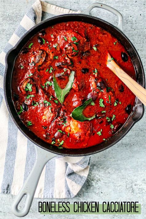 Boneless Chicken Cacciatore — Easy enough for weeknights!    #chickencacciatore #Italian #weeknightdinner #easydinner #chickendinner #onepotdinner #comfortfood Chicken Cacciatore Easy, Thyme Recipes, Poached Salmon, Garlic Noodles, Chicken Cacciatore, Dinner Prep, One Pot Dinner, Pan Meals, Sweet Potato Soup