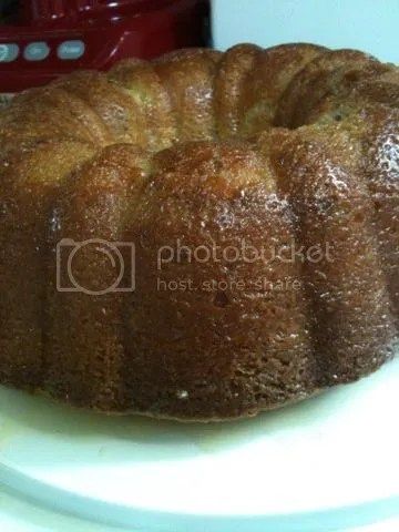 Crown Royal Cake, Crown Royal Recipes, Whiskey Cake Recipe, Alcohol Cake, Whiskey Cake, Royal Cakes, Butter Glaze, Boozy Desserts, Duncan Hines