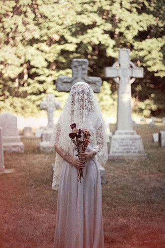 Miss Moss, Bride Photoshoot, Dark Wedding, Gothic Romance, Halloween Photoshoot, Halloween Photos, Corpse Bride, Gothic Wedding, Halloween Wedding