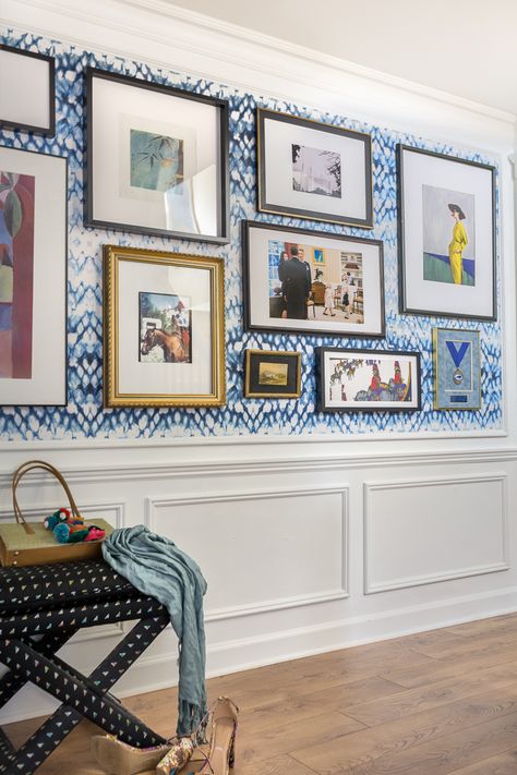 5 Epic Gallery Wall Ideas and Style Tricks ⋆ Jeweled interiors Wallpaper With Gallery Wall, Gallery Wall On Wallpapered Wall, Gallery Wall Over Wallpaper, Grandmillenial Style Gallery Wall, Photo Wall Dinning Room, Gallery Wall With Wallpaper, Wallpaper Gallery Wall, Gallery Wall Wallpaper, Dining Room Gallery Wall Ideas