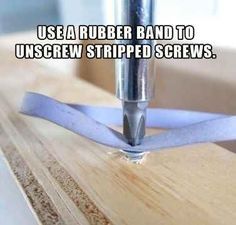 Remove Stripped Screw, Stripped Screw, Smart Tiles, Astuces Diy, Handy Dandy, Making Life Easier, Simple Life Hacks, Diy Hacks, Rubber Band