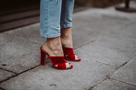 Red Velvet Mules by Gianvito Rossi - Bikinis & Passports White Shirt And Blue Jeans, Heels Outfits, Carrie Bradshaw, Looks Chic, Shoe Closet, Crazy Shoes, Pretty Shoes, Wearing Red, Shoe Obsession