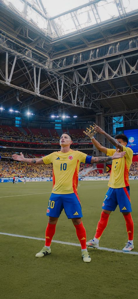 Best Soccer Celebrations, Cold Football Celebration, Colombia Soccer Wallpaper, Cold Football Photos, Mia Khalfallah, Soccer Celebrations, James Rodriguez Wallpapers, Wallpaper Futbol, Cute Soccer Pictures