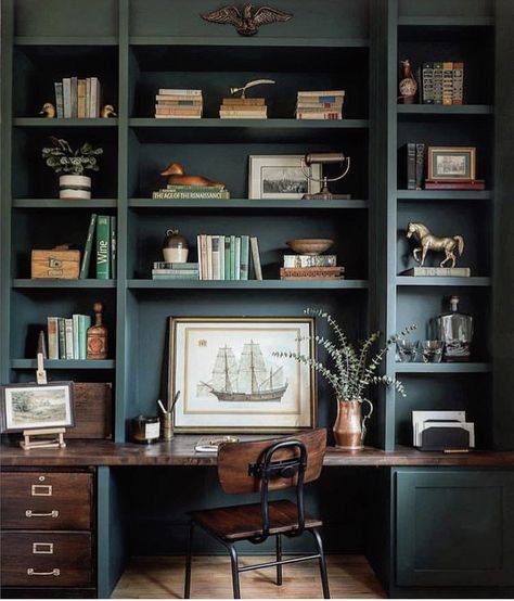 Dark green + that gorgeous wood. Just seems so cozy and welcoming. . For home topics, blog, and CO real estate needs, visit: bethgoltz.com. For more home inspiration, follow me on instagram @ecgoltz. 70s Aesthetic Office, Jenni Yolo, Dark Home Office, Masculine Home Office, Diy Home Office, Office Built Ins, I Spy Diy, Sitting Rooms, Casa Country