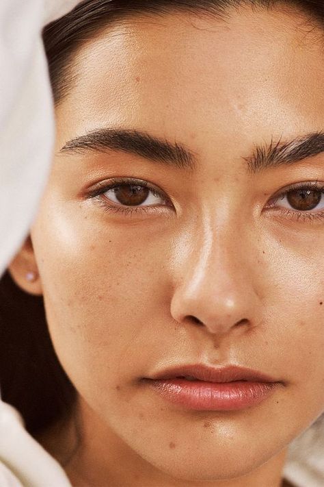 Model Close Up, Glossier Models, Priming Moisturizer, Skin Model, Glow Skin, Best Mascara, Natural Skin Care Routine, Asian Eyes, Asian Eye Makeup