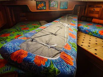 Trawler Boats, Used Sailboats, Liveaboard Sailboat, Sailing Life, Boat Bed, Liveaboard Boats, Boat Living, Boat Interior Design, Sailboat Interior