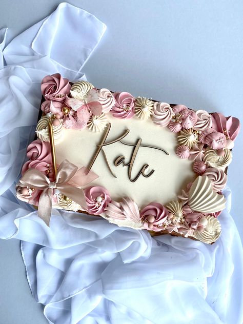 Traybake Cake Decoration, Pink And Gold Sheet Cake, 28 Birthday Cake Women, Rose Gold Sheet Cake, Rectangle Cake Decorating Ideas, Elegant Sheet Cake Designs, Pink Party Cake, Pastel Pink Party, 28th Birthday Cake