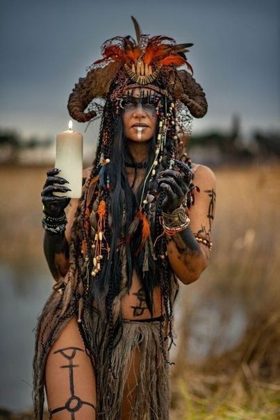 Vikings Halloween, Voodoo Halloween, Shaman Woman, Viking Costume, Viking Woman, Estilo Hippie, Natural Make Up, Fantasy Costumes, Different Countries