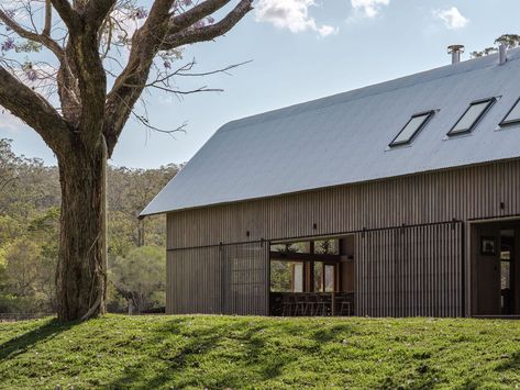 Gallery of The Barn House / Paul Uhlmann Architects - 8 Australian Sheds, American Barn, Converted Barn, Modern Barn House, Barns Sheds, Studios Architecture, Rural Retreats, Shed Homes, Farm Barn