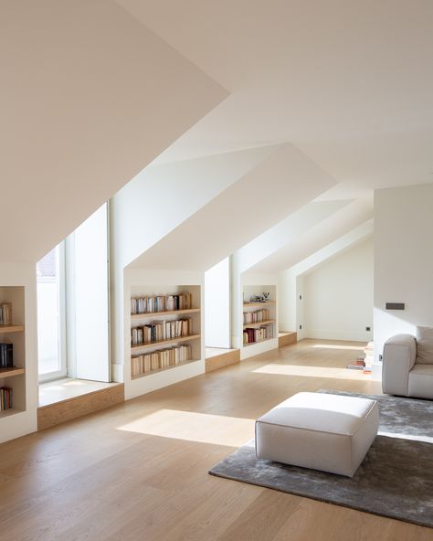 Lisbon Apartment, Interior Minimalista, Loft Room, Country Living Room, Attic Rooms, Hus Inspiration, White Furniture, Living Room Grey, A Living Room