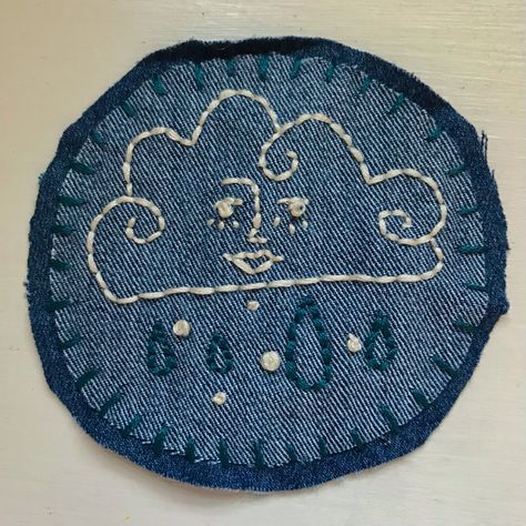 this is a patch i sewed together. Using an old pair of jeans, i stitched a cloud with a face and added raindrops down below Cloud Embroidery, Patchwork Diy, Embroidered Quilts, Embroidery Patch, Embroidery Patches, Rain Drops, Fashion Killa, Diy Inspiration, Cute Drawings