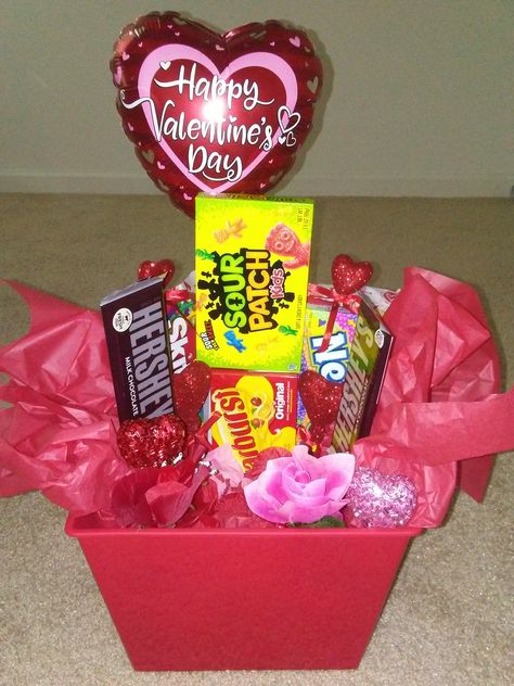 Valentine's Day Candy Basket Candy Basket, Sour Patch, Pop Tarts, Chocolate Milk, Snack Recipes, Packaging, Valentines Day, Candy, Valentines