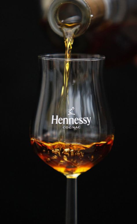 H E N N E S S Y Hennessy Black, Hennessy Cognac, Workshop Design, Product Display, Black Canvas, White Wine, Cognac, Red Wine, Wine Glass