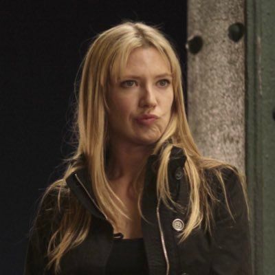 Fringe Olivia, Fringe Tv Show, Agent 13, Fringe Tv Series, Olivia Dunham, Queer Women, Sharon Carter, Anna Torv, Golden Coast